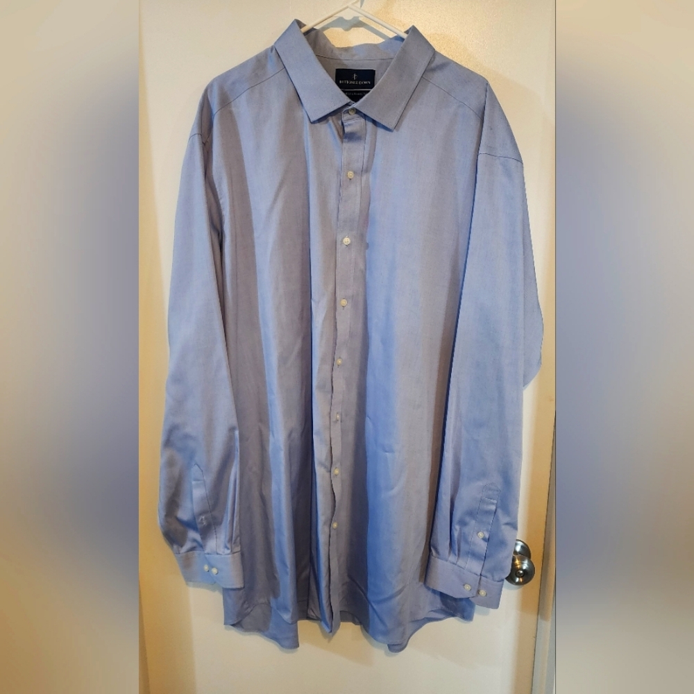 Classic Blue Dress Shirt with Relaxed Fit